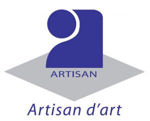 Artisant d'art, créateur d'escaliers sur mesure. Reconnus Artisants d'art, nous concevons et fabriquons des escaliers en bois et en métal alliant savoir-faire traditionnel et exigence contemporaine. Chaque projet est pensé comme une pièce unique, façonnée sur mesure dans notre atelier, avec une attention particulière portée aux matières, aux lignes et aux finitions. Plus qu'un escalier, nous réalisons un ouvrage durable qui structure et valorise votre intérieur ou extérieur.